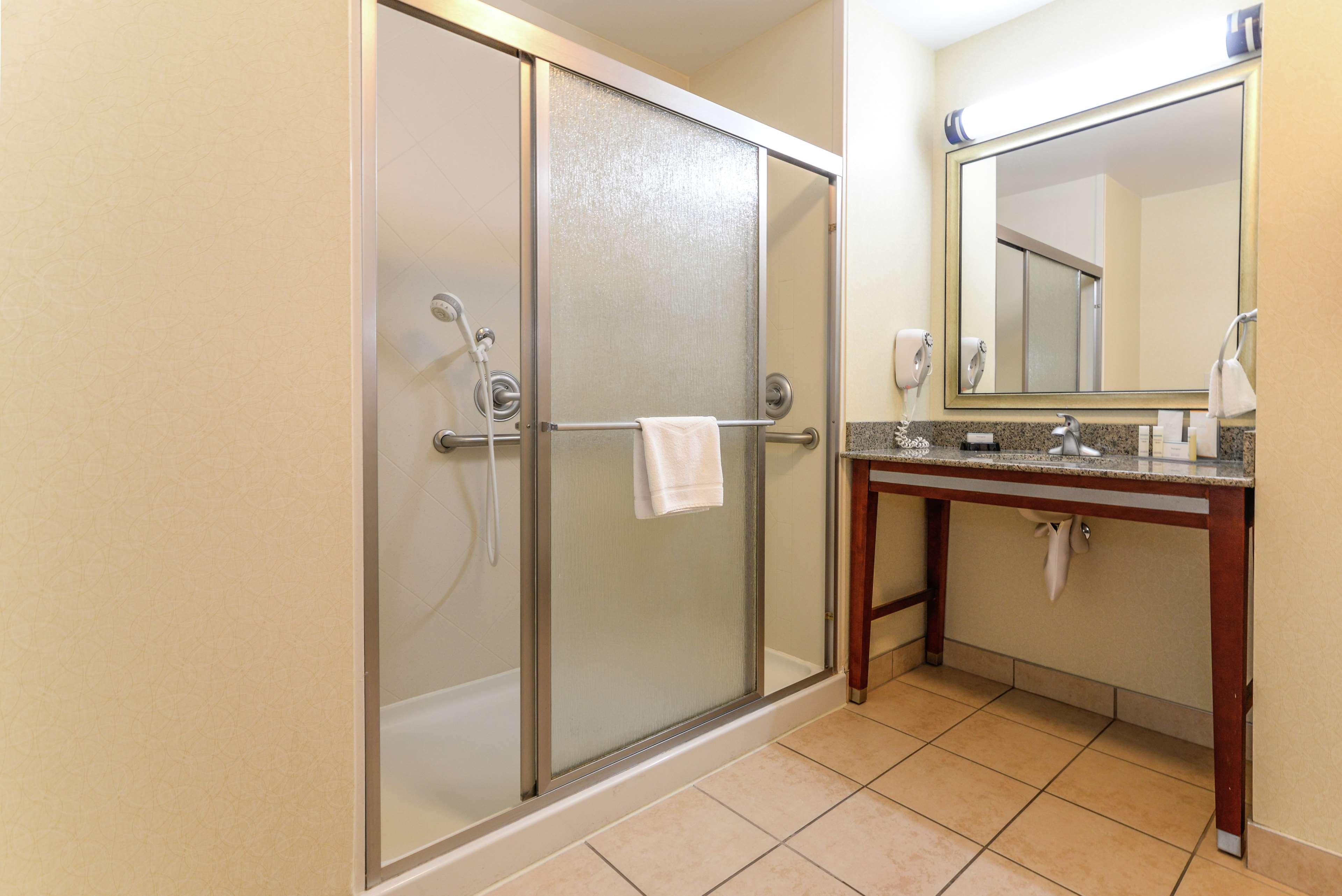 Hampton Inn & Suites Detroit/Chesterfield Экстерьер фото